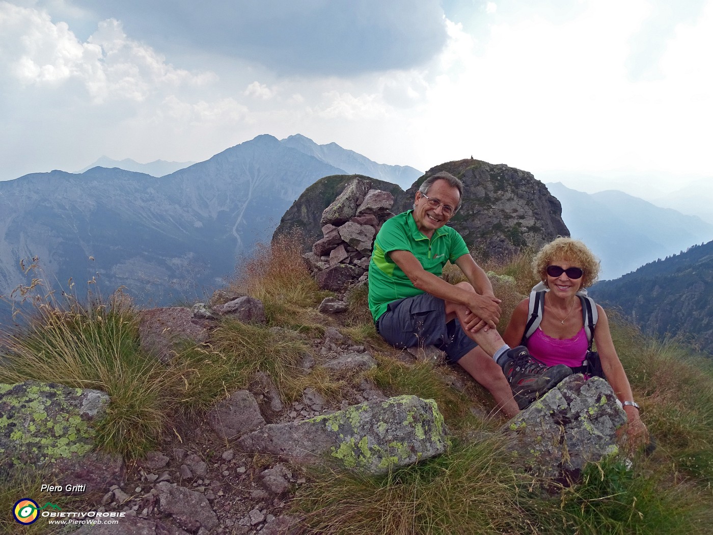 67 Sul Pizzo piu alto con vista sulle cime degli altri due.JPG -                                